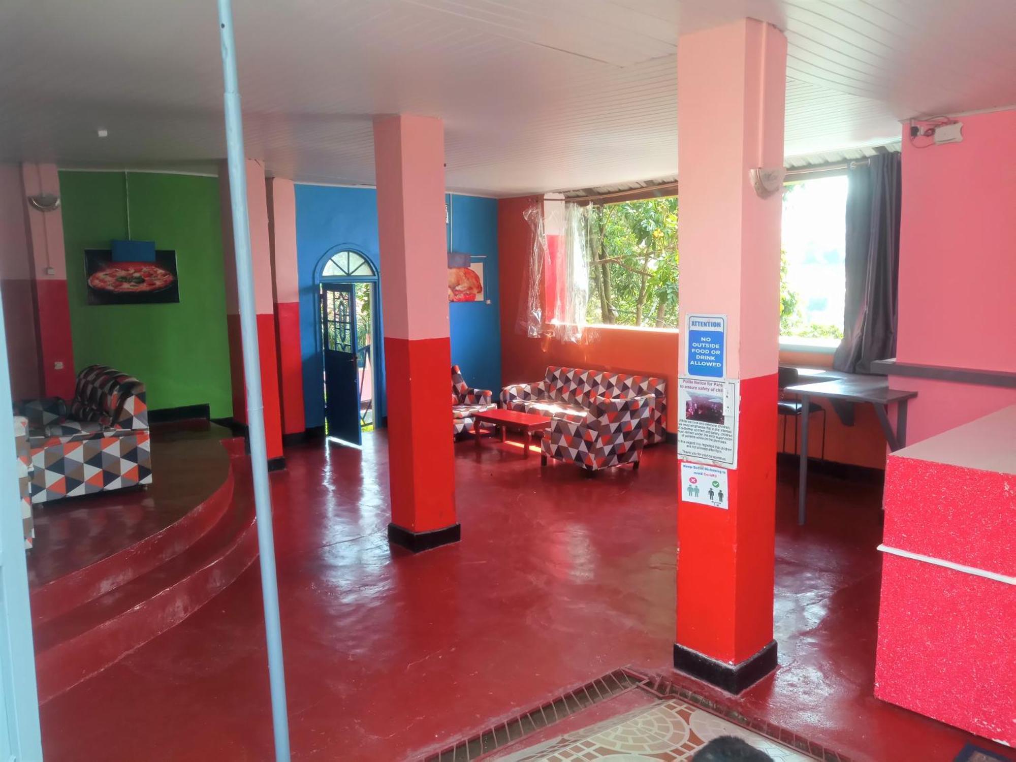 Colours Club And Spa Kigali Exterior foto